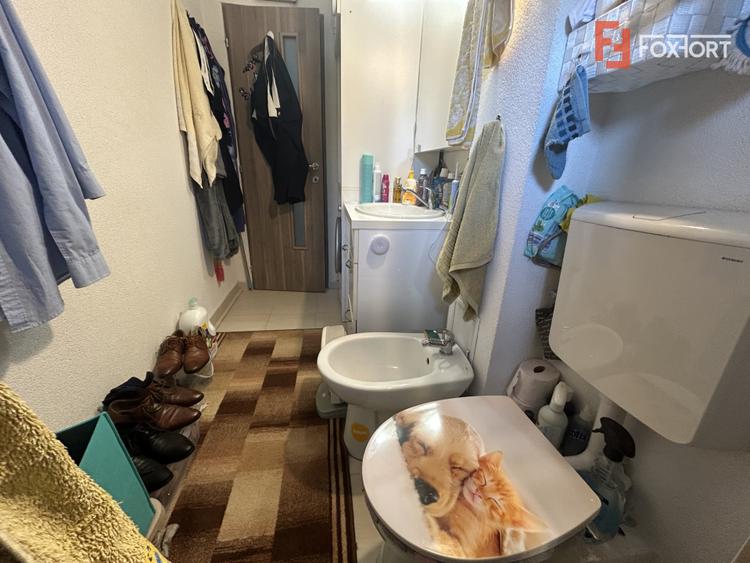 Apartament de vanzare cu 3 camere, la parter - zona Sag