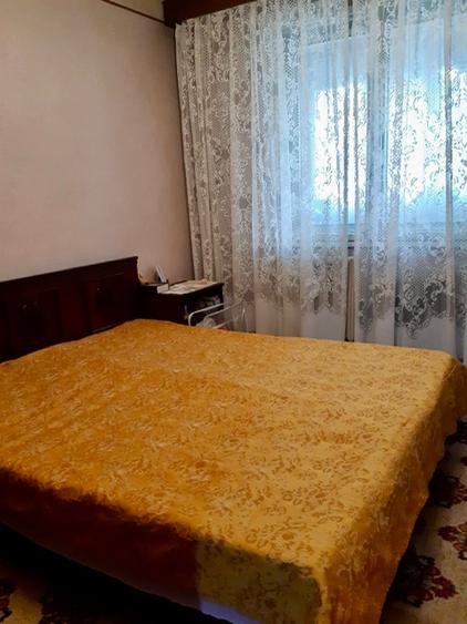 Vanzare apartament 4 patru camere semidecomandat
