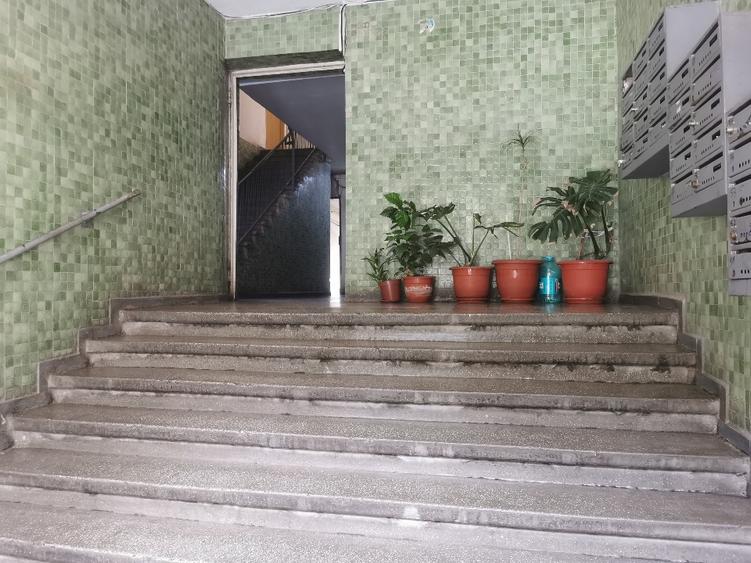 Proprietar  vand  Ap 3 camere Stradal  vis a vis de Facultatea de Constructi