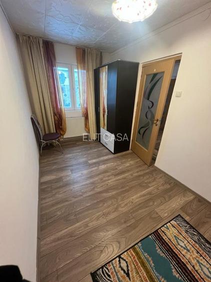 Apartament cu 2 camere, etajul 3/4, zona Podul de Piatra - 4