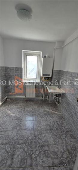 Apartament 2 camere cf 2 semidecomandat zona Crang 2 - 4