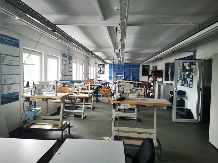 Fabrica mica industrie complet pregatita cu teren generos - 10