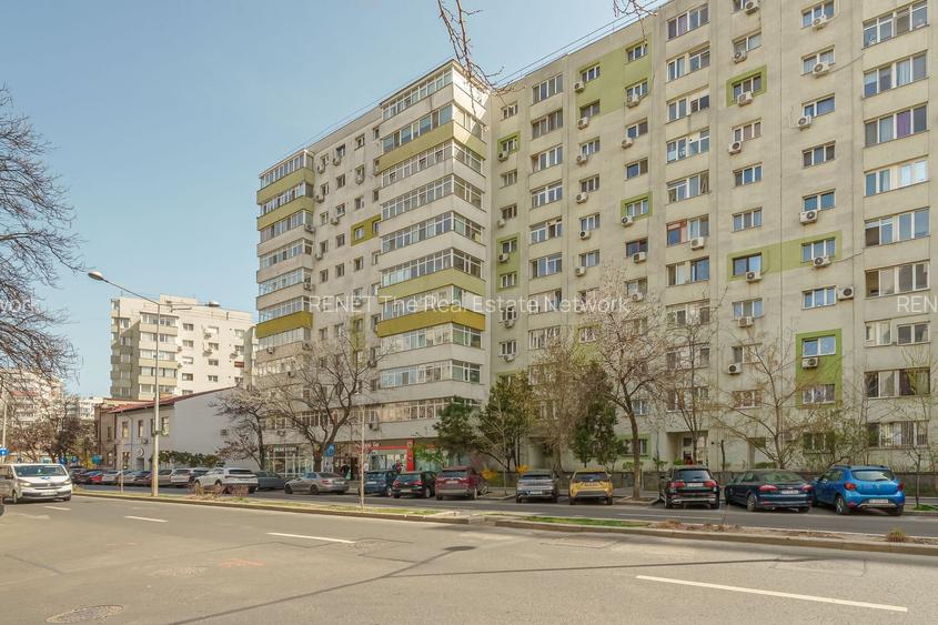 Garsoniera decomandată prima închiriere Banu Manta - vedere spate - 13