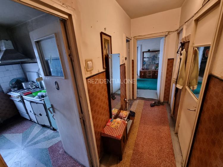 Clinica Luxor- 9 Mai- Ultracentral-3 camere/etaj 3, necesită renovare - 9