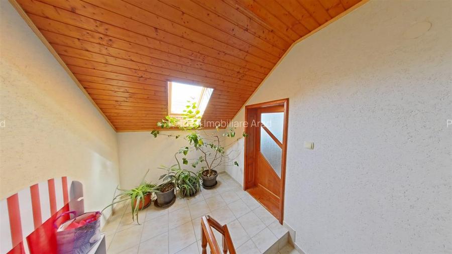 Casa mare cu etaj si 12 camere la principala in Fantanele - 22