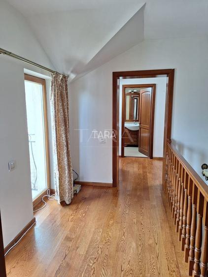 Casa deosebită în Europa – stil clasic, terase și grădină amenajata - 10