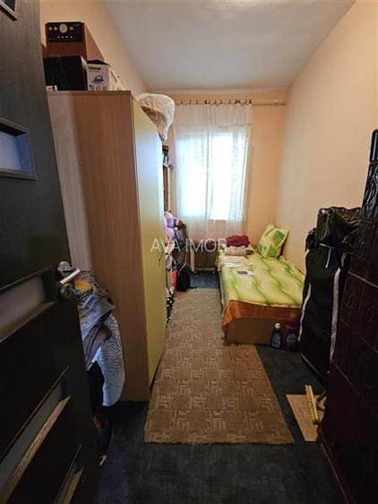 Casa spatioasa de vanzare in centrul satului Racaciuni – teren generos, livada, - 7