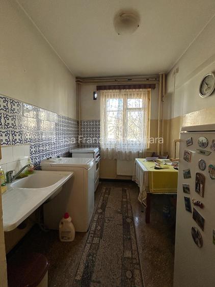 Propunem spre vanzare apartament 3 camere semidecomandat Drumul Taberei - 6