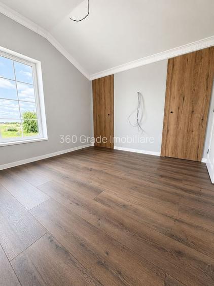 Duplex despartit 4 camere + 2 bai 92 utili / 273 teren - 12