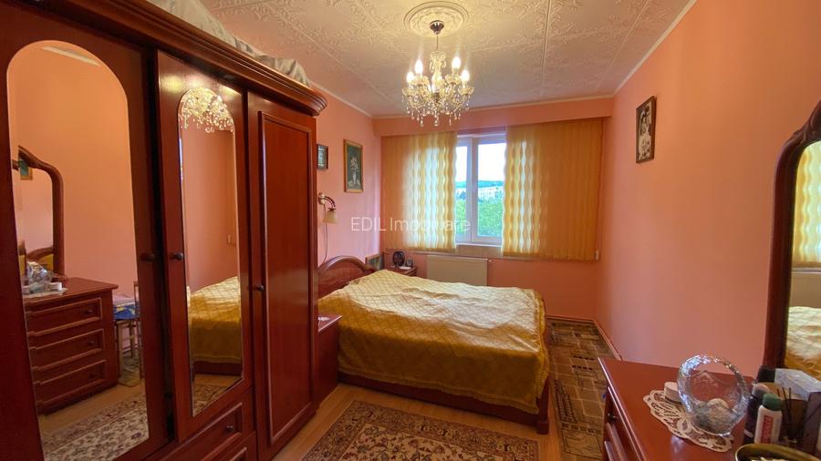 Apartament cu 3 camere decomandate Gheorgheni , etaj 3 din 4 , zona Piata Hermes - 12