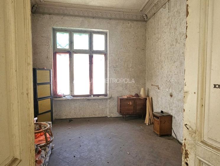 Vanzare casa si teren 550 mp zona centrala - 2