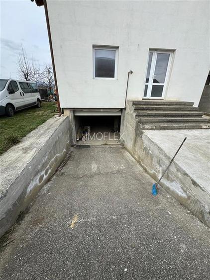 Casa spatioasa cu etaj si curte în Ghimbav - 5