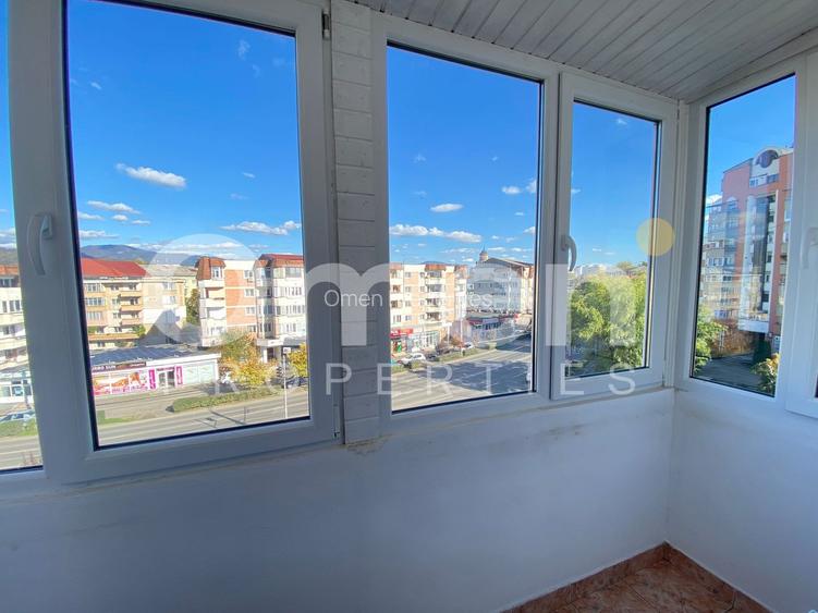 Apartament spatios cu 4 camere decoamndat, zona Republicii - 17