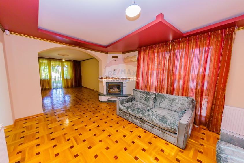 Casă cu 7 camere, 10 ari de vânzare la drumul principal cu 2 intrari - 27