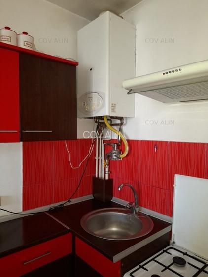 Garsoniera situata "la casa", zona 15 Noiembrie, etaj 1, mobilata si utilata! - 5