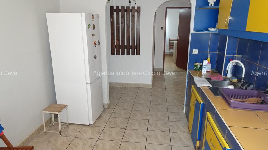 Vand  apartament de 3 camere decomandat in Deva, etaj 2, zona Micro 15, - 2