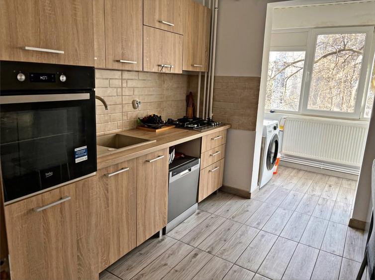 Apartament 3 camere, zona Crangasi / loc de parcare + centrala proprie