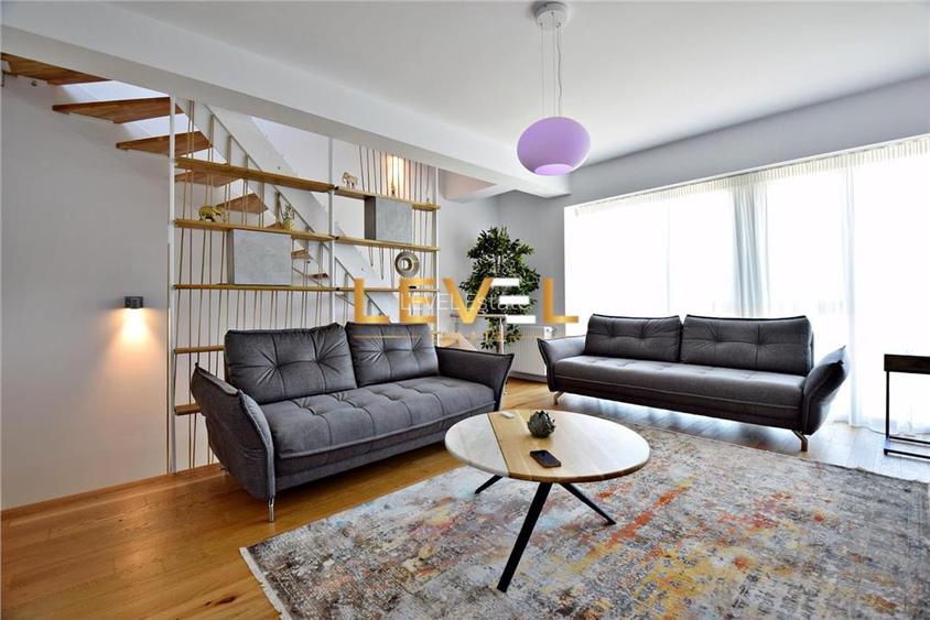 [VIDEO] Triplex Penthouse | 50 SQM Terrace | 2 Parking Spaces | Philips HUE - 5