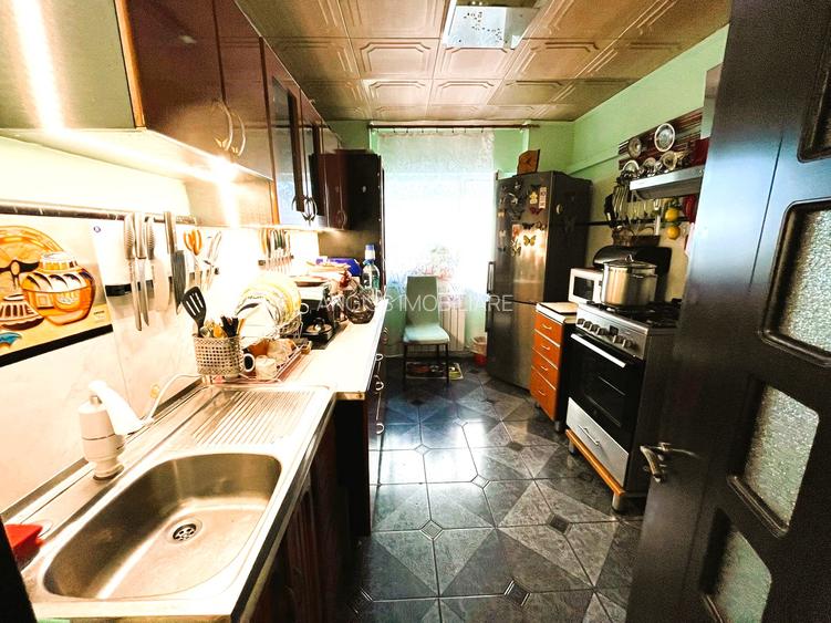 Apartament 3 camere cu BALCON  - str PACII - 6