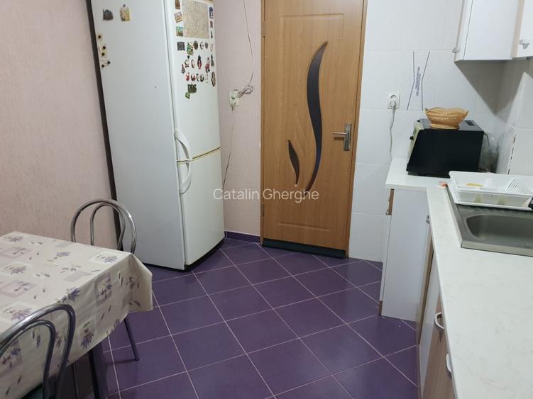 Inchiriez ap.4 camere decomandat, centrala proprie - la 5 min. de metrou Pacii - 3