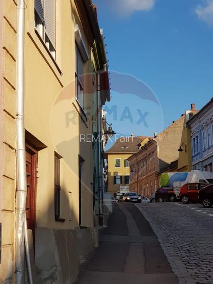 Apartament cu 3 camere de vanzare pe Str.Tribunei - 23