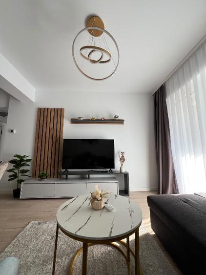 Închiriez apartament cu 3 camere , Prima Green