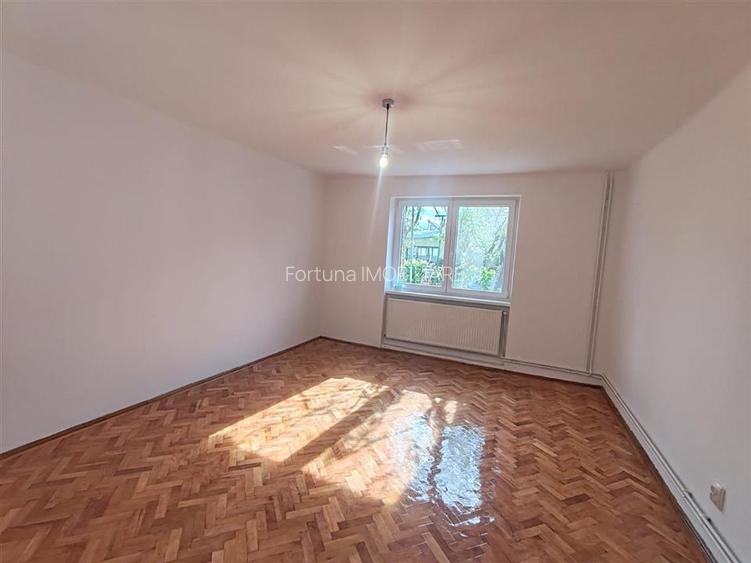 Casa singur in curte - Florilor - 2