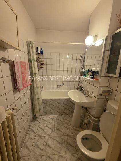 Titan, 5 minute metrou, strandul Cara, pe strada Stanila, bloc H, 4 etaje - 8