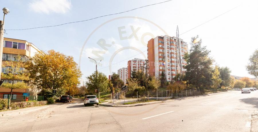 Teren stradal pe colț - Ideal afacere - front stradal mare - 5