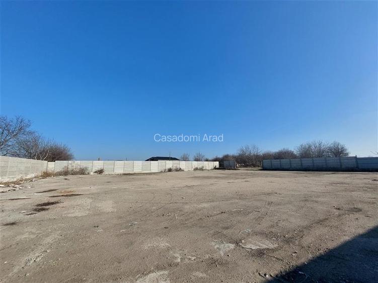 Teren ingradit si betonat, in apropiere de Aeroport - 3