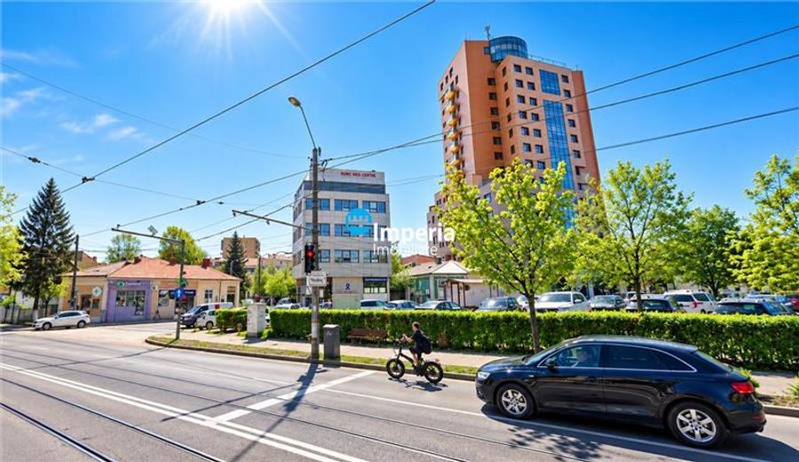 Spatiu Com cu teren de vanzare, Central langa Fac. de Medicina