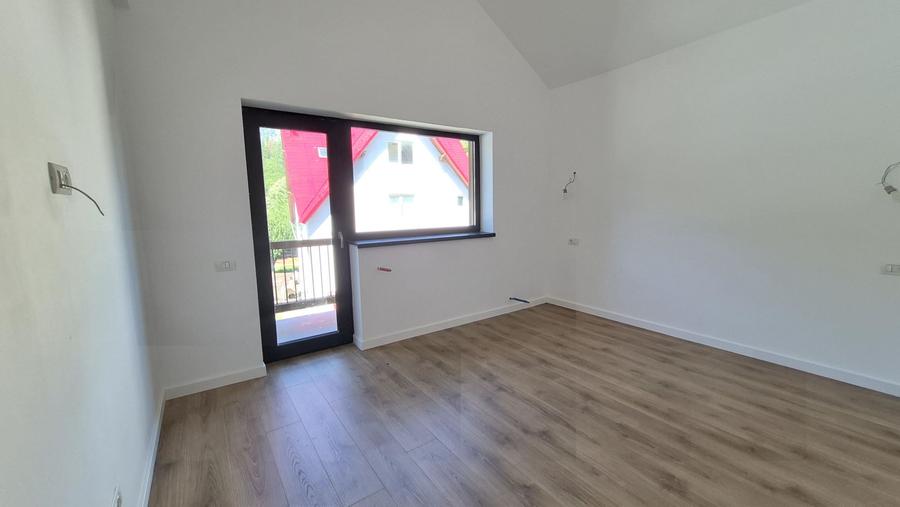 Apartament cu 4 camere 125 mp (4 garsoniere) la cheie + 60 mp pod - Busteni