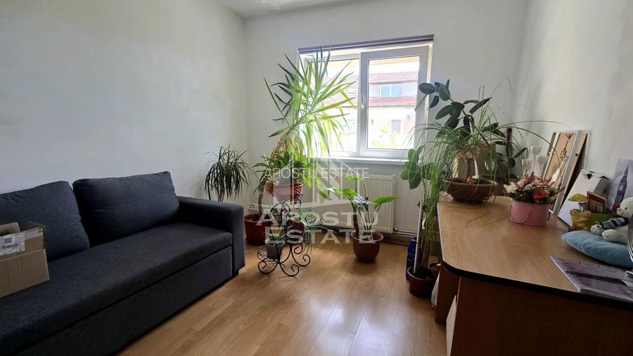 Apartament de vanzare cu 3 camere, decomandat,centrala proprie,Lipovei - 10