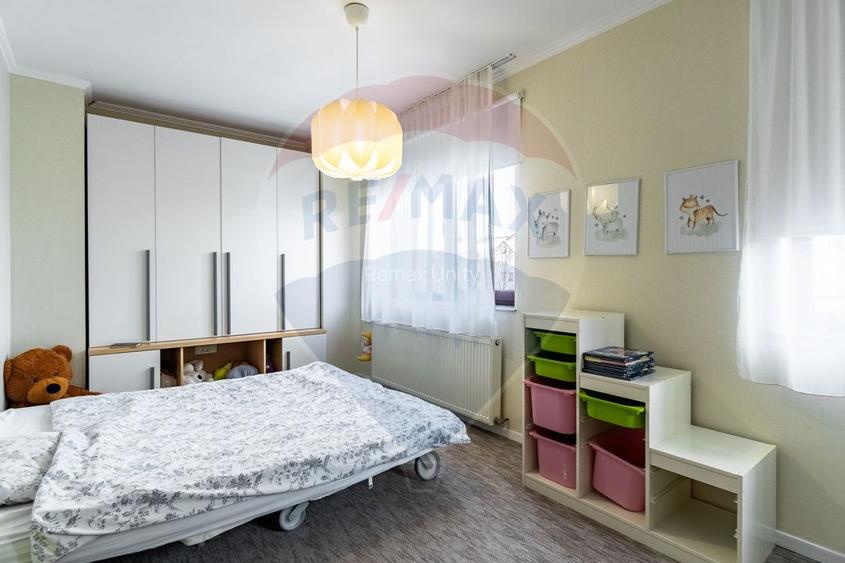 Casă spațioasă 350 mp utili, Teren 650 mp, Garaj subteran, Tractorul - 22