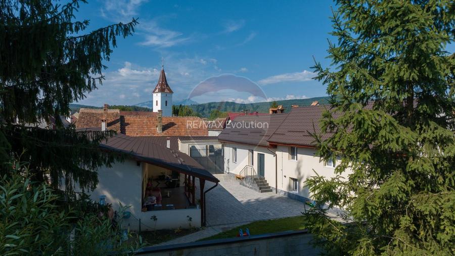 Casă / Vilă Săsească cu 6 camere de vânzare in Vulcan, Brasov - 2