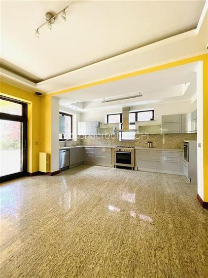 VANZARE VILA 8 CAMERE 652 mp teren zona Sisesti Sector 1 - 3