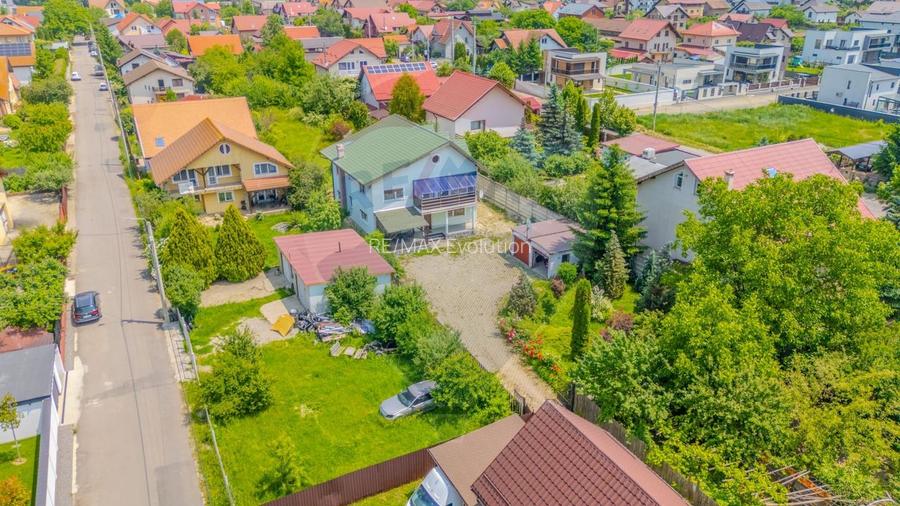 Vila rezidential/  gradina de vis/sera/ panouri/ Sanpetru! - 2