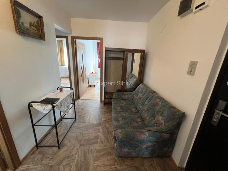 INCHIRIEZ apartament 3 camere ,zona Vasile Aaron - 11