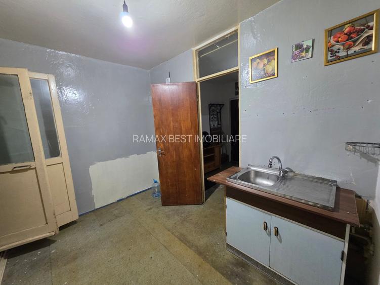 Jean Steriadi, 15 minute metrou 1 Decembrie 1918, pe Buhusi, bloc 1980 - 13