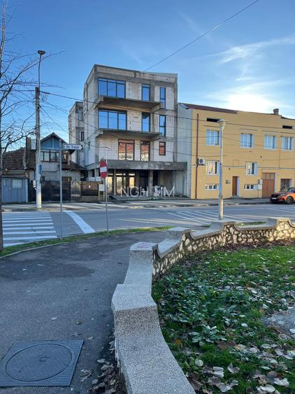 OPORTUNITATE. Clădire S+P+3 cu functiuni mixte și poziție avantajoasă. - 2