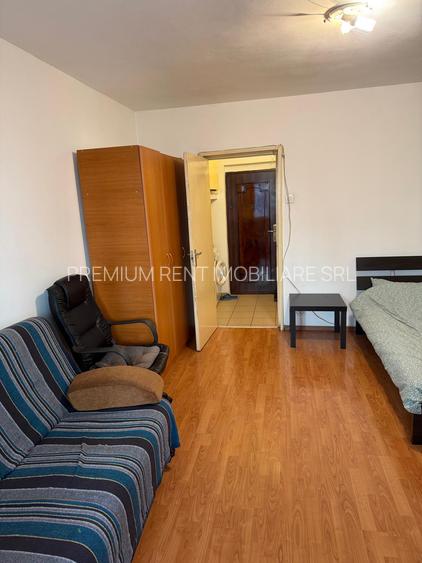 Dristor, garsoniera langa metrou, 320 euro, etaj 1 - 6