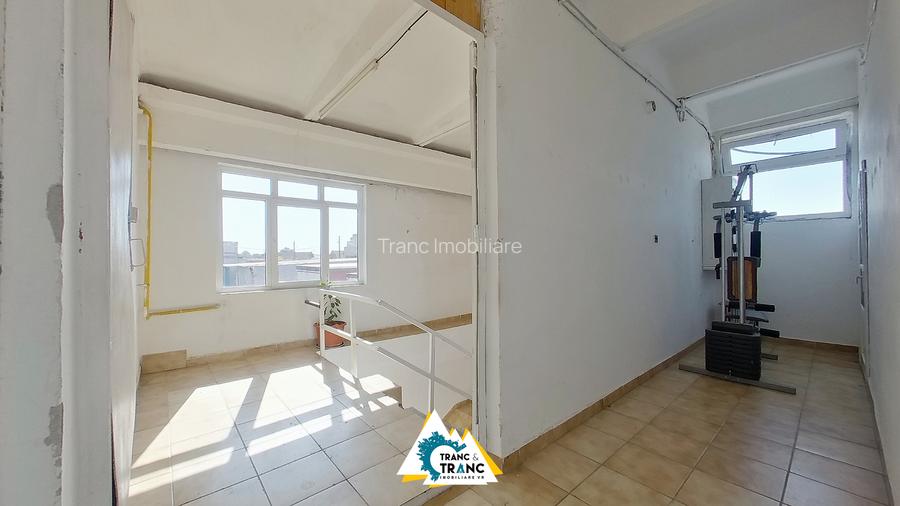 Clădire împunătoare de 540 mp pe 2 nivele în Sânnicolau Mic - 7