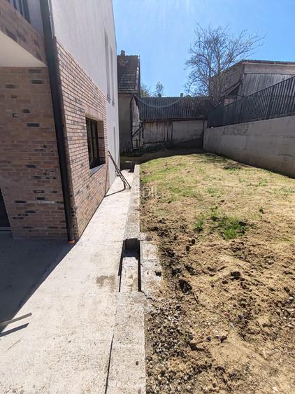 Casa individuala, semifinsata, zona Tautiului - 3