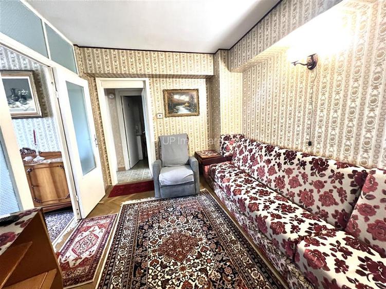 APARTAMENT CU 3 CAMERE | DE INCHIRIAT | PIATA 1 DECEMBRIE - 5