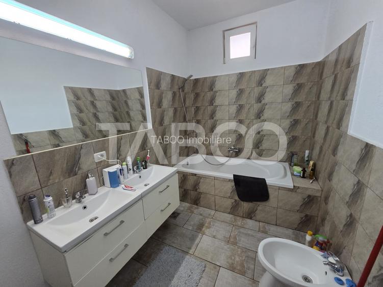 Casa de vanzare zona Negoiu 4 camere 208 mp utili si curte 550 mp - 12
