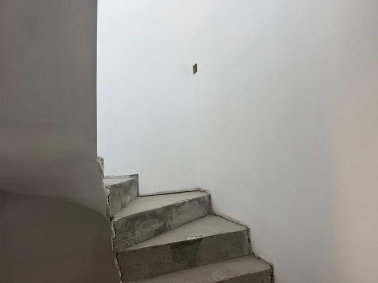 Vând vila P+1, situată în zona Trocadero