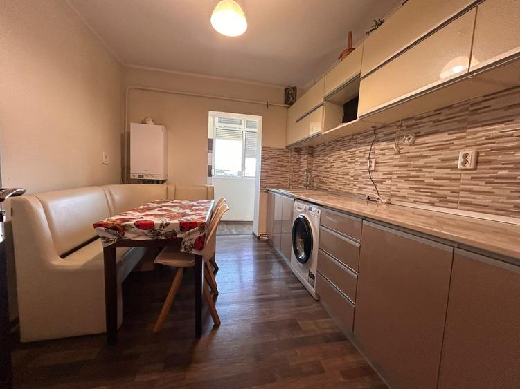 - Apartament 2 camere decomandat, Radu Negru.
