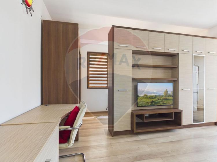 Garsoniera studio de vanzare, centrala proprie, zona Valea Ialomitei