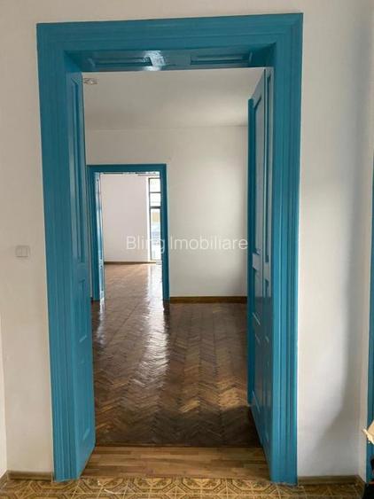 Spatiu Comercial, 258 MP, zona Podul Traian - 4