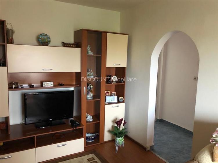 Vanzare apartament 3 camere, zona Vest (ID 657) - 2